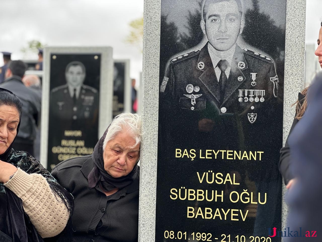 İnsanlar Fəxri Xiyabana axın edir - FOTOLAR